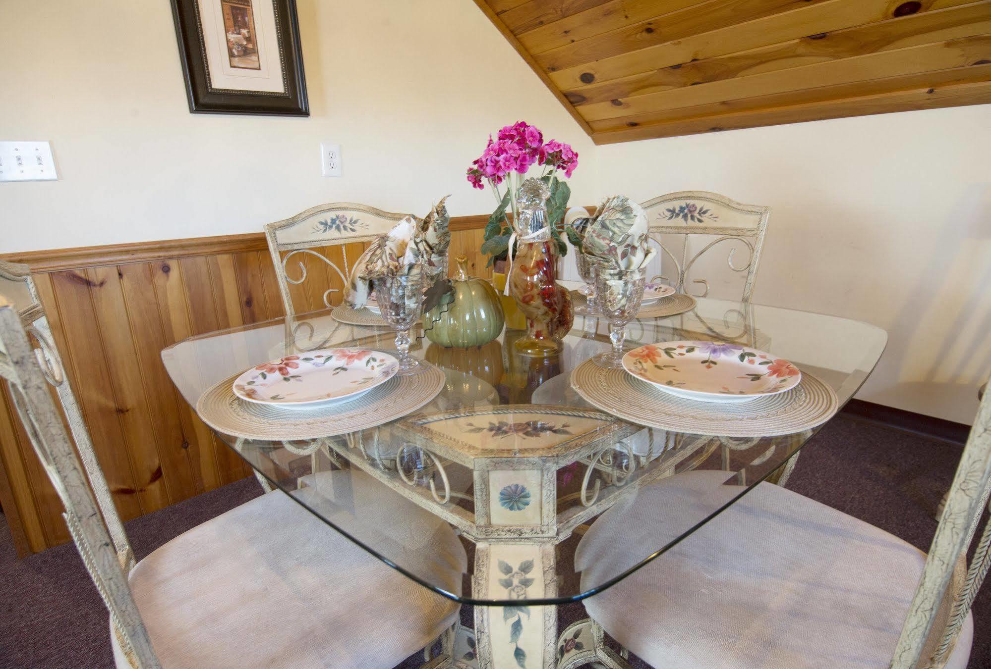Savannah House Wine Country Inn & Cottages Himrod Exteriör bild