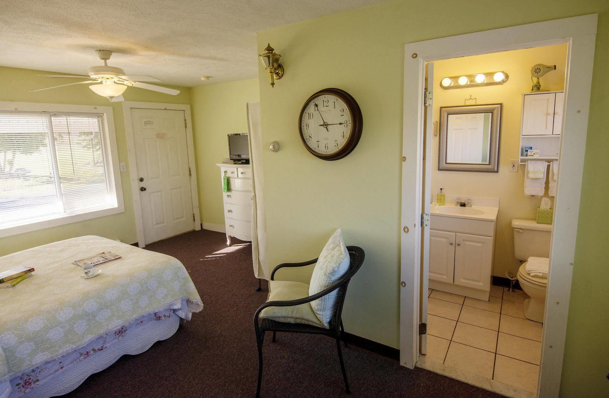 Savannah House Wine Country Inn & Cottages Himrod Exteriör bild
