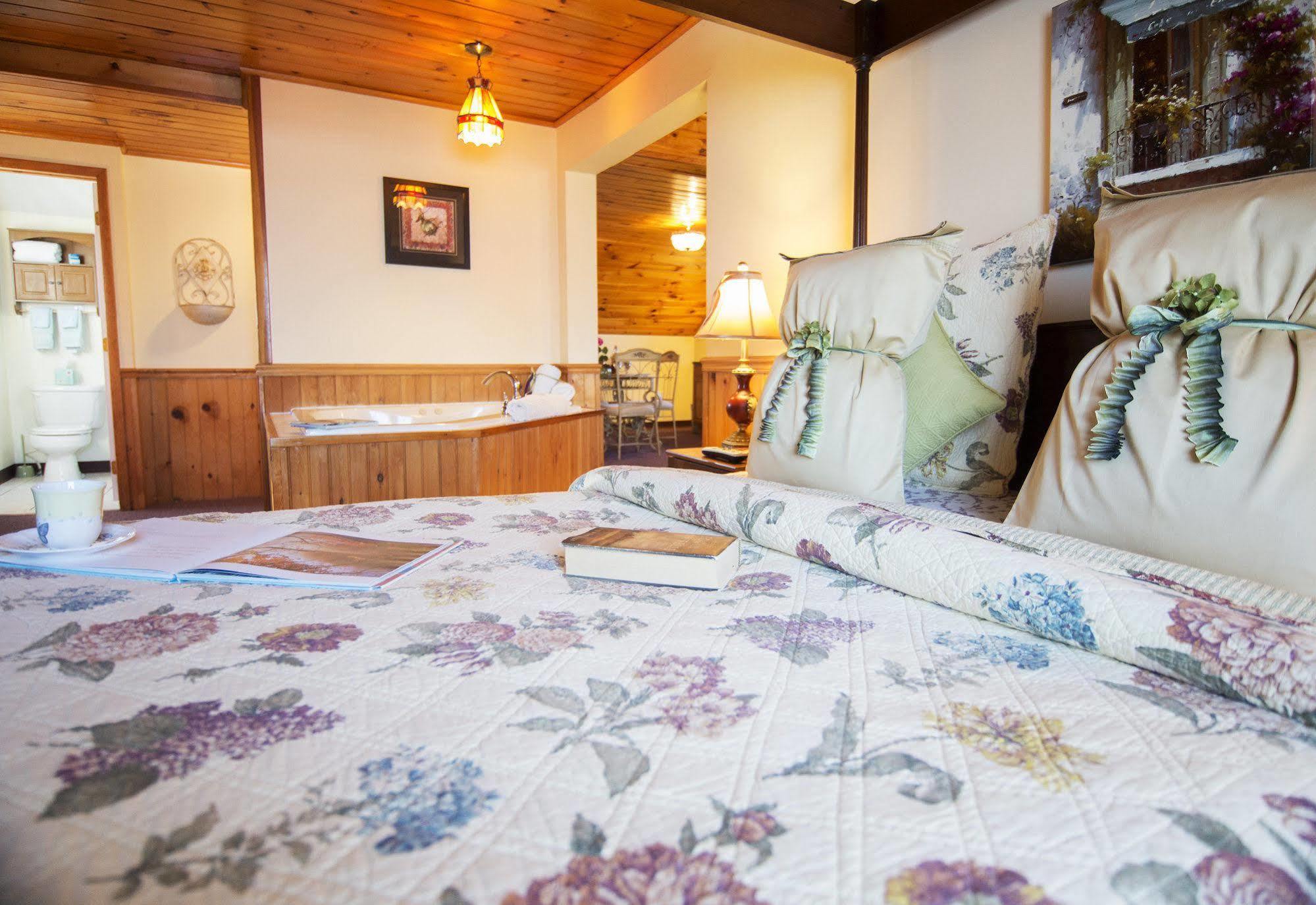 Savannah House Wine Country Inn & Cottages Himrod Exteriör bild