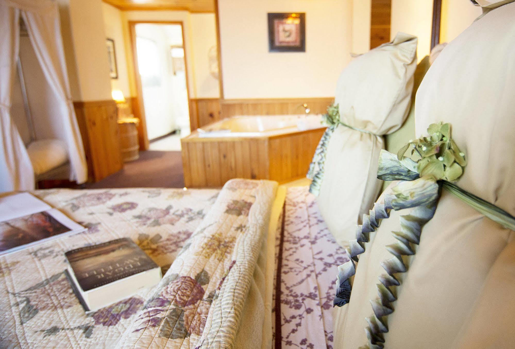 Savannah House Wine Country Inn & Cottages Himrod Exteriör bild