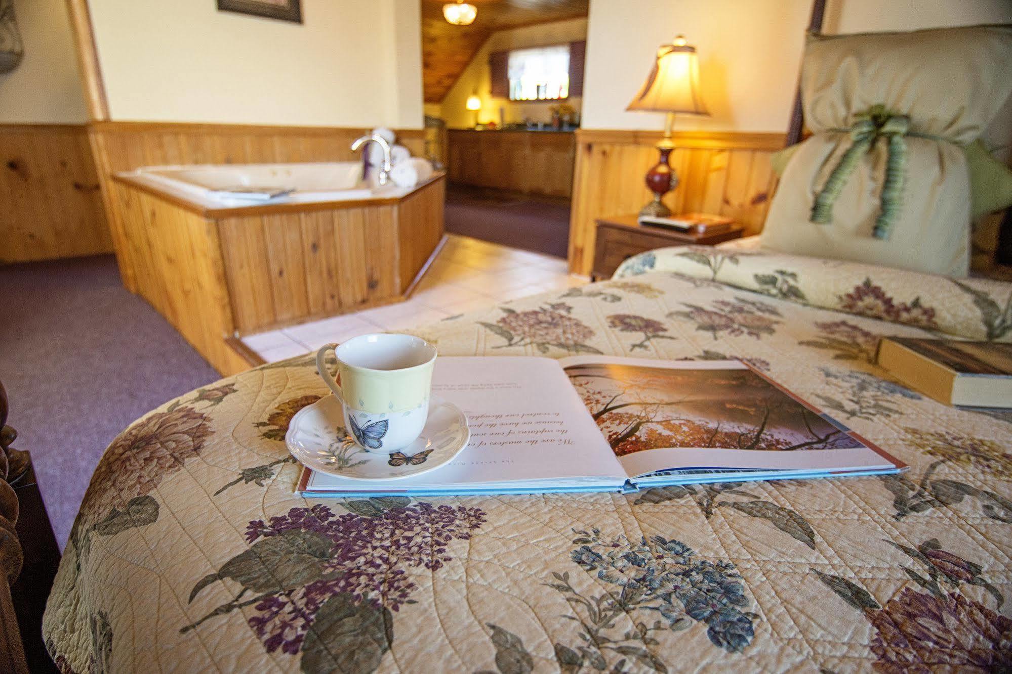 Savannah House Wine Country Inn & Cottages Himrod Exteriör bild
