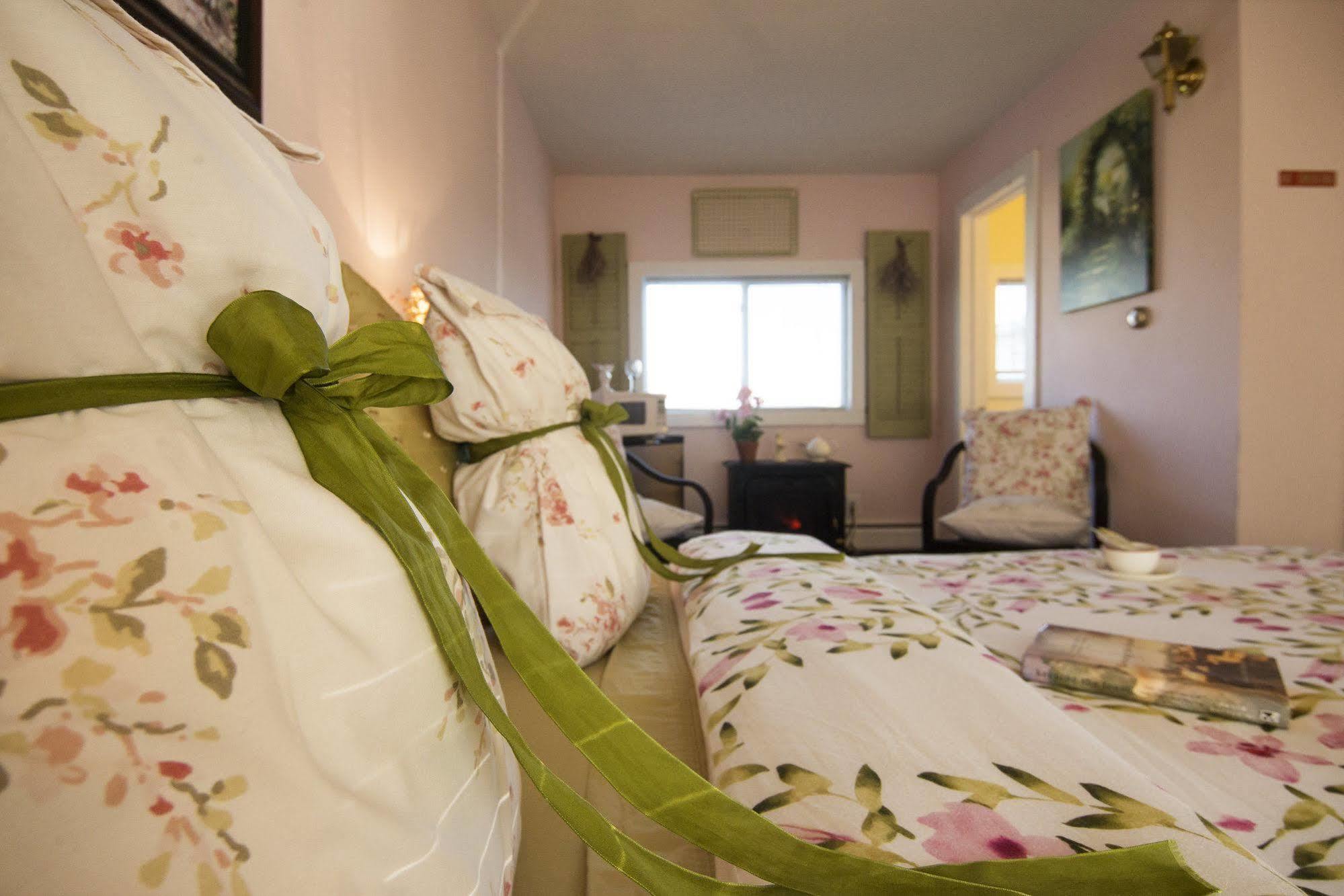 Savannah House Wine Country Inn & Cottages Himrod Exteriör bild