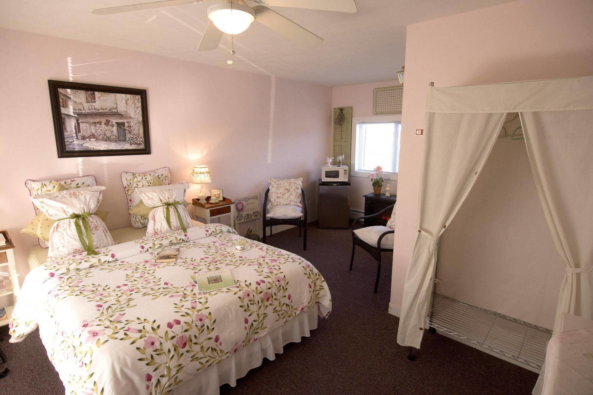 Savannah House Wine Country Inn & Cottages Himrod Exteriör bild