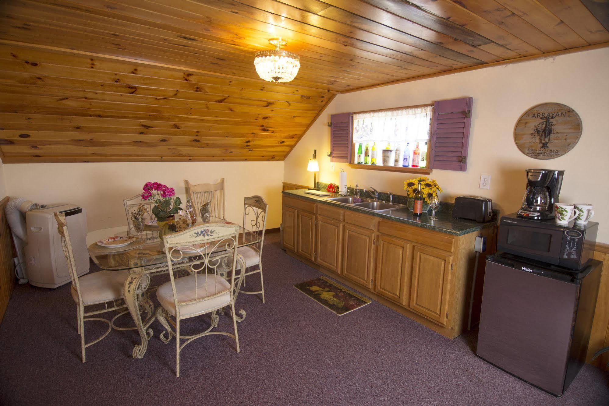 Savannah House Wine Country Inn & Cottages Himrod Exteriör bild